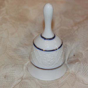 Royal class porcelain wellington Castle white BELL  No chips or cracks